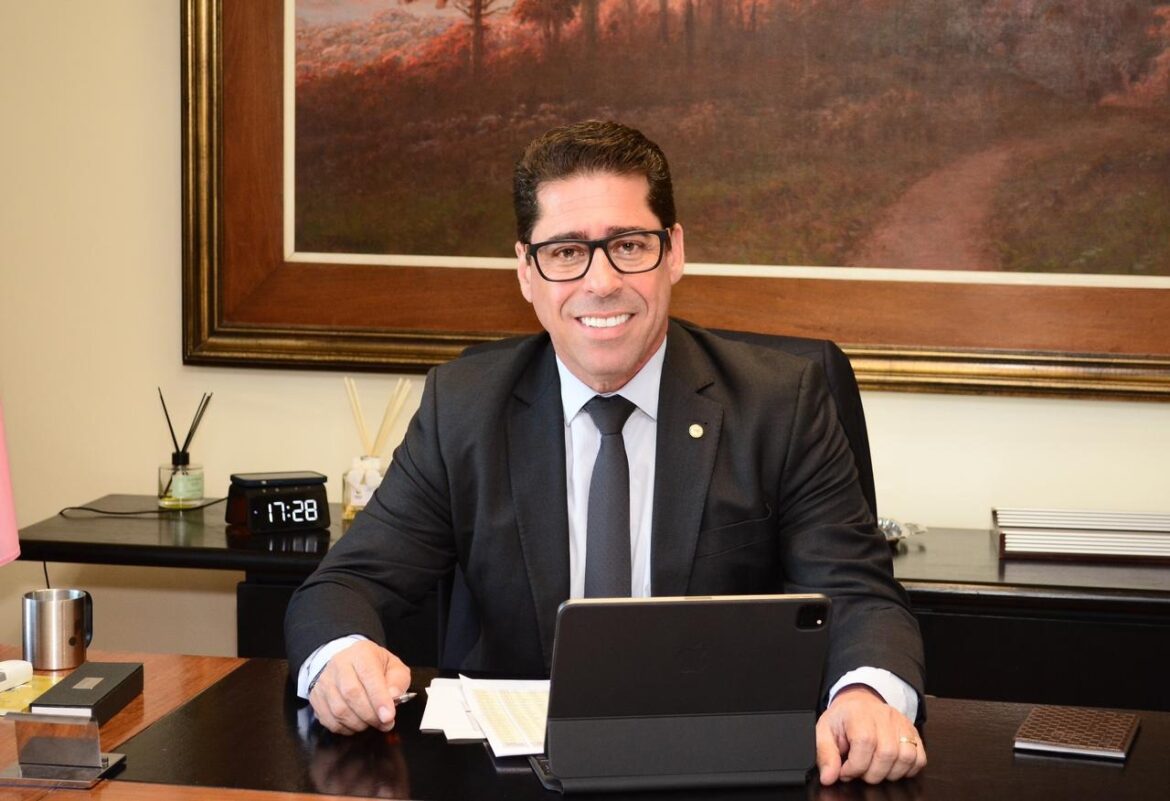 Presidente da Assembleia Legislativa do Espírito Santo busca serviço eficiente ao capixaba com planejamento estratégico