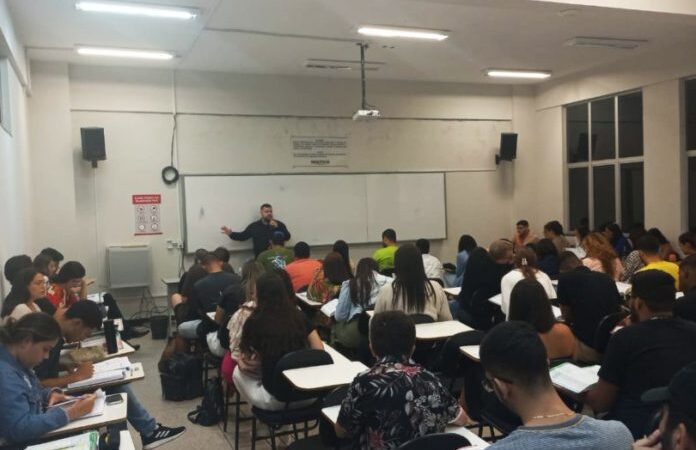 Procon promove palestra sobre direito do consumidor voltada para universitários