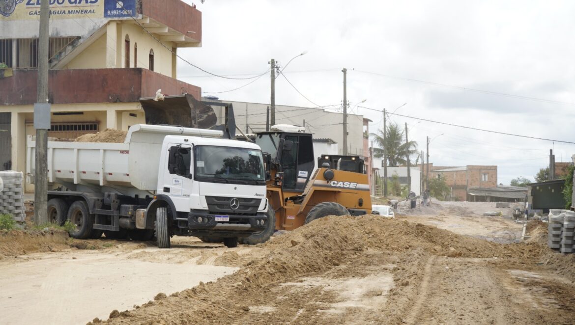 Urbanização do Bairro Ayrton Senna: Fim da Lama e da Poeira com Obras de Calçamento