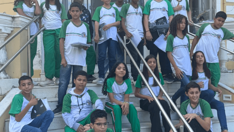 Alunos da EMEFTI Professora Arlene Geraldo Participam de Aula de Campo em Vitória