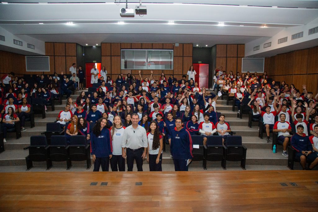 Alunos Participam de Encontro com o Prefeito para Conhecer a Gestão Municipal
