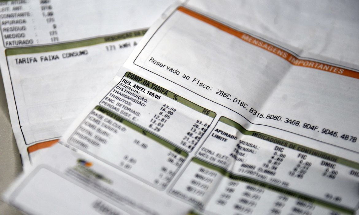 Energia elétrica fica mais cara em maio, informa Aneel