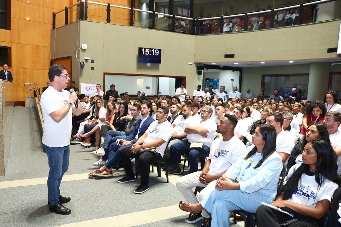 Assembleia abre Escola de Formação Política com aula inaugural para jovens de 11 municípios