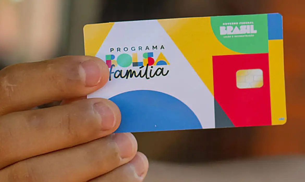 27 municípios do ES tem mais famílias no Bolsa Família do que trabalhadores formais