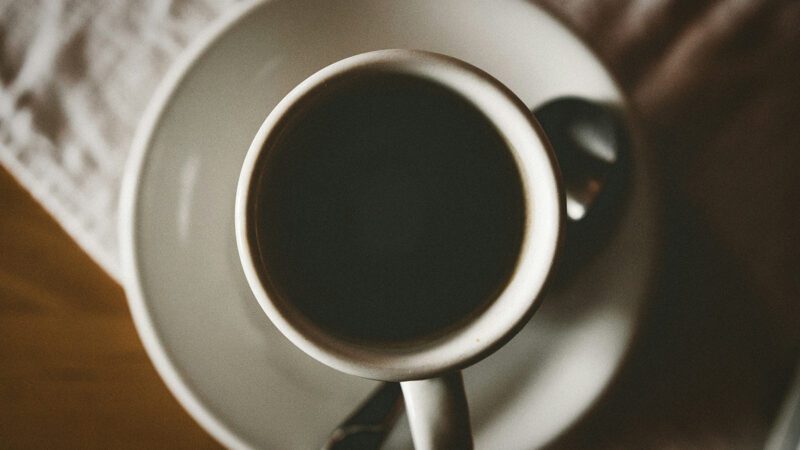 Anvisa proíbe venda e manda recolher marcas de “café fake”: veja as marcas