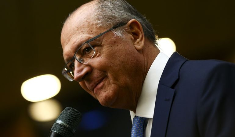 Tarifaço de Trump: Alckmin diz que Brasil publicará decreto de reciprocidade até terça (15)
