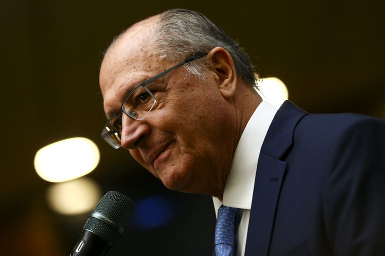 Tarifaço de Trump: Alckmin diz que Brasil publicará decreto de reciprocidade até terça (15)