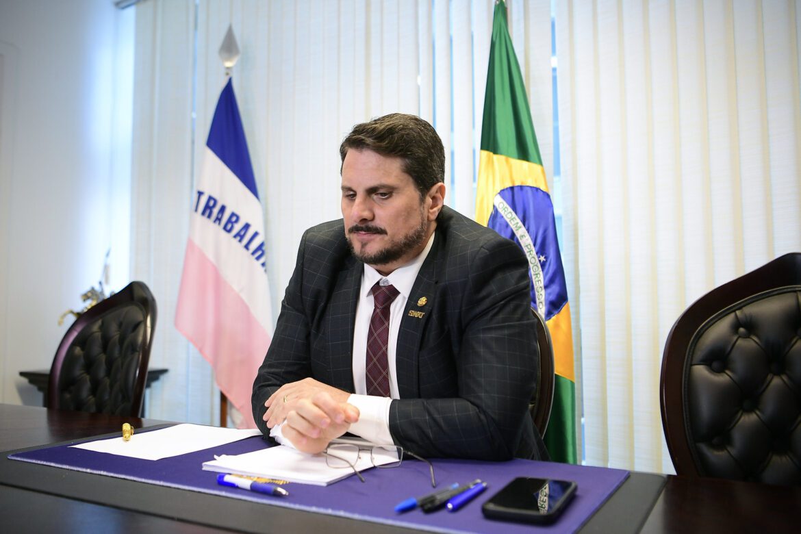 Alvo da PF senador do Val terá que usar tornozeleira eletrônica