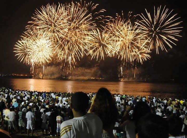 Réveillon 2026 no ES: festas, shows e queima de fogos de Norte a Sul