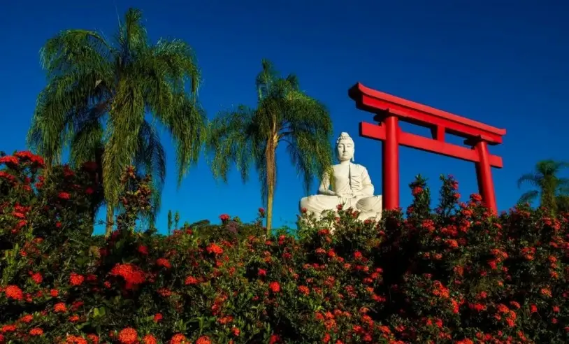 Mosteiro de Ibiraçu promove encontro entre tradição oriental e arte afro-brasileira