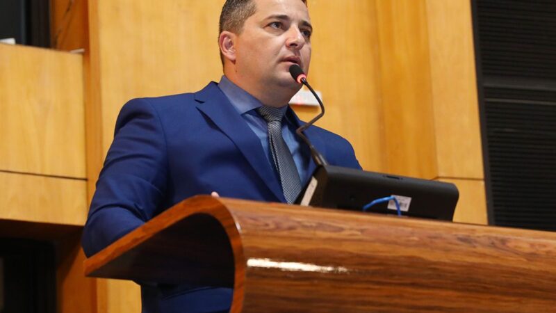 Deputado Wellington Callegari ajuíza Ação Civil Pública contra resolução do Governo do Estado na educação