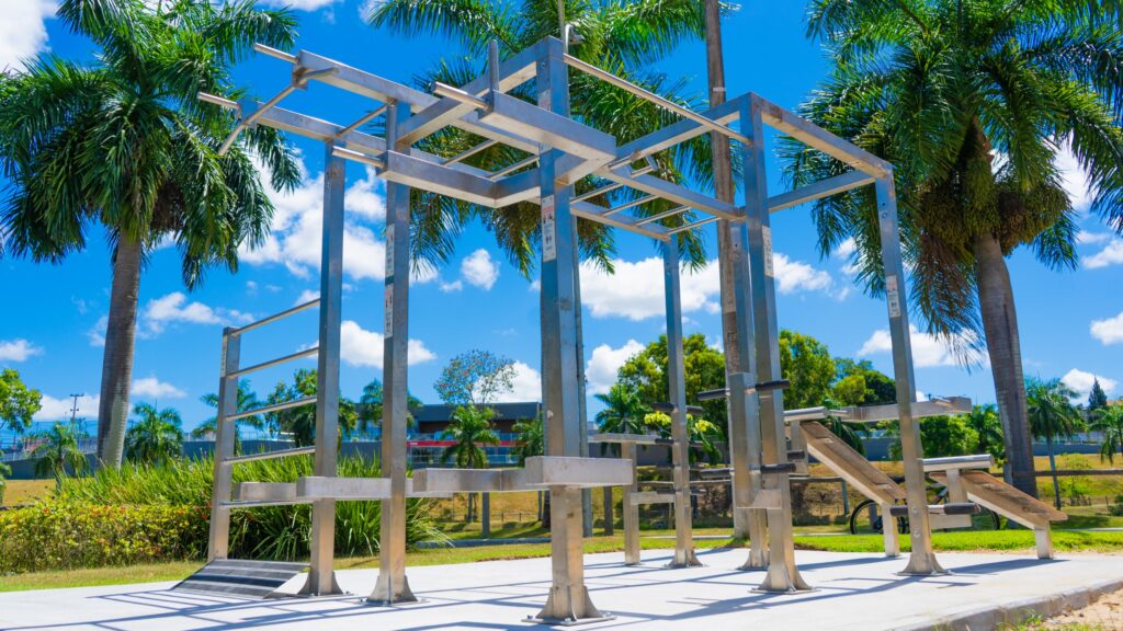 Prefeitura instala academia ao ar livre na Linha Verde, na Lagoa do Meio