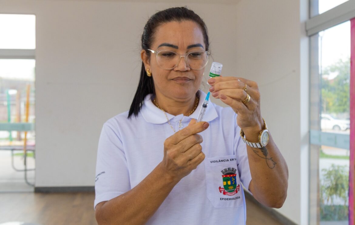Linhares amplia vacinação contra a dengue para profissionais de saúde, crianças e adolescentes