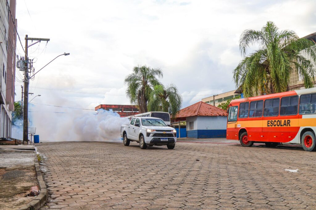 Carro fumacê percorre regiões de Linhares ao longo desta semana