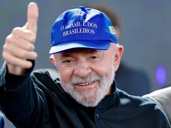 Lula visita Aracruz, entrega veículos para saúde e faz declaração sobre Flávio Bolsonaro