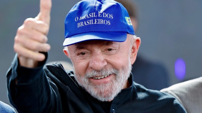 Lula visita Aracruz, entrega veículos para saúde e faz declaração sobre Flávio Bolsonaro