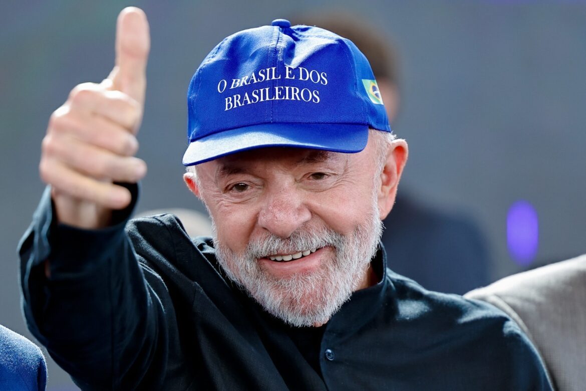 Lula visita Aracruz, entrega veículos para saúde e faz declaração sobre Flávio Bolsonaro
