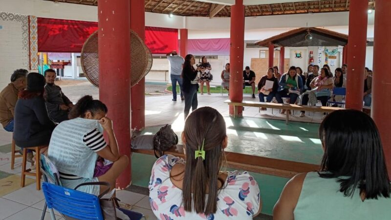 Educadores indígenas Tupinikim e Guarani seguem debate sobre desafios de ensino e aprendizagem