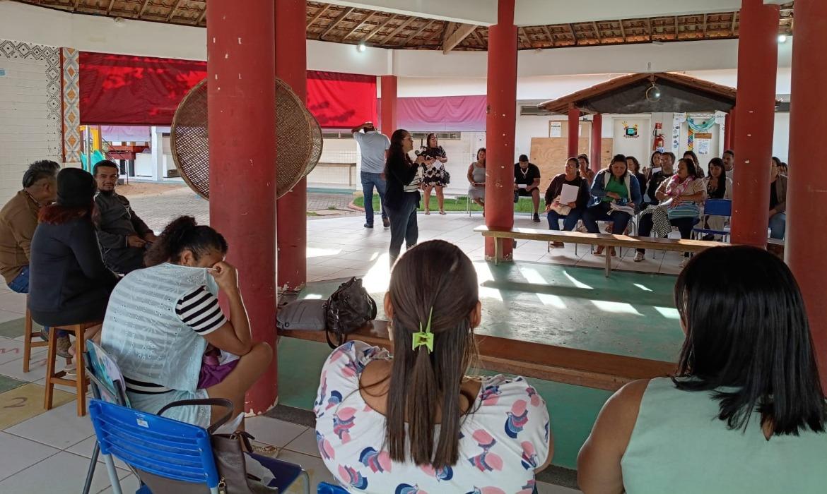 Educadores indígenas Tupinikim e Guarani seguem debate sobre desafios de ensino e aprendizagem