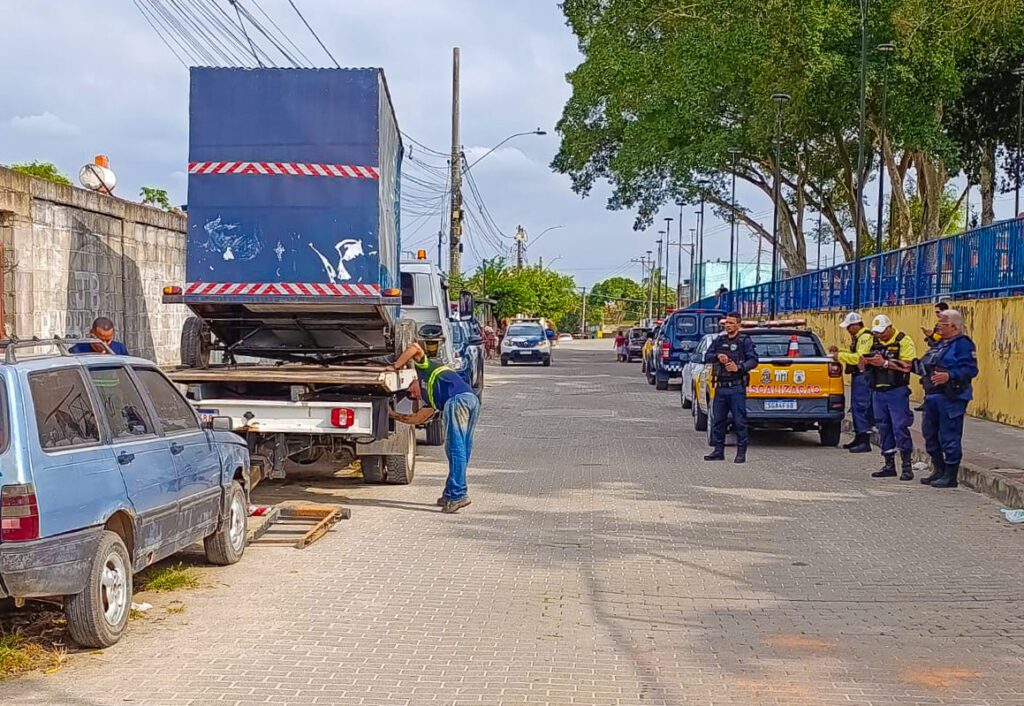 Operação elimina oito carros abandonados e reforça organização urbana em Linhares