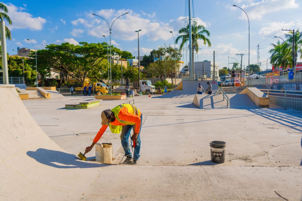 Manutenção na pista de skate da Linha Verde garante mais segurança aos usuários