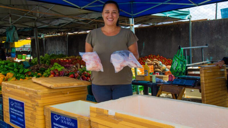 Agroindústrias e feirantes de Linhares recebem capacitação voltada ao aumento das vendas