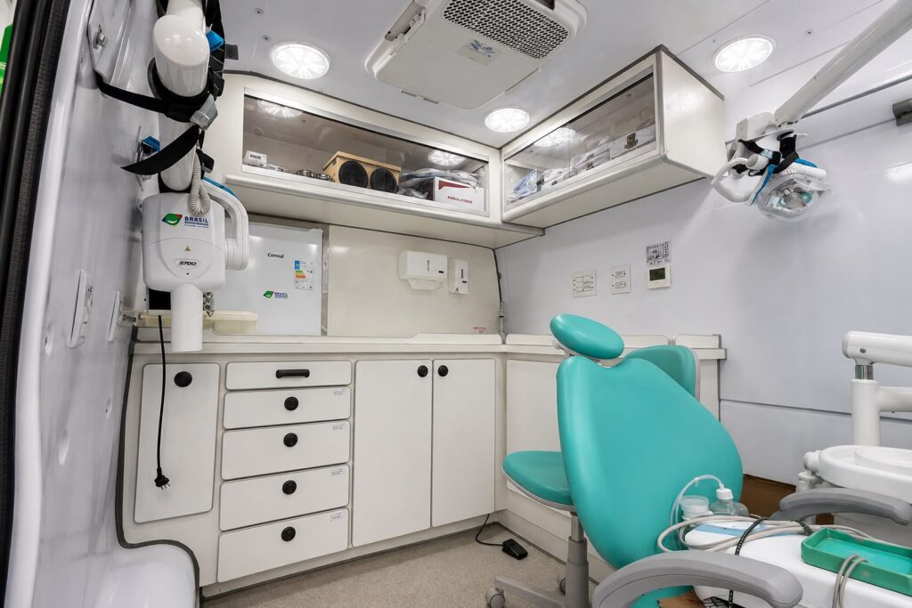 Linhares leva atendimentos odontológicos e serviços de saúde ao bairro Shell