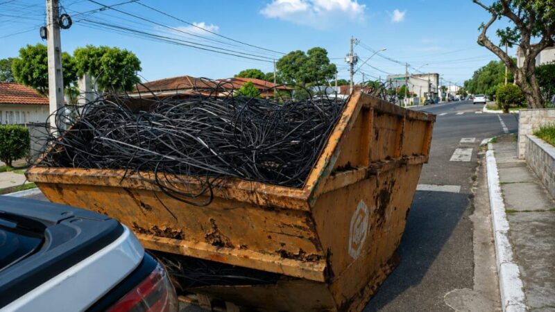 Ação em Interlagos remove quase 2 toneladas de fios em desuso em Linhares