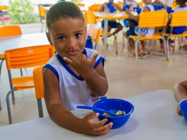 Linhares fortalece agricultura familiar com alimentos na merenda escolar