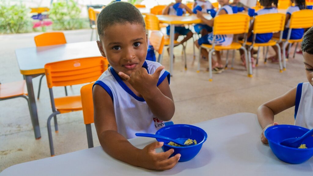 Linhares fortalece agricultura familiar com alimentos na merenda escolar