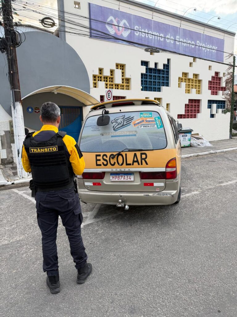 Fiscalização do DETRO identifica estacionamento irregular em áreas escolares de Linhares