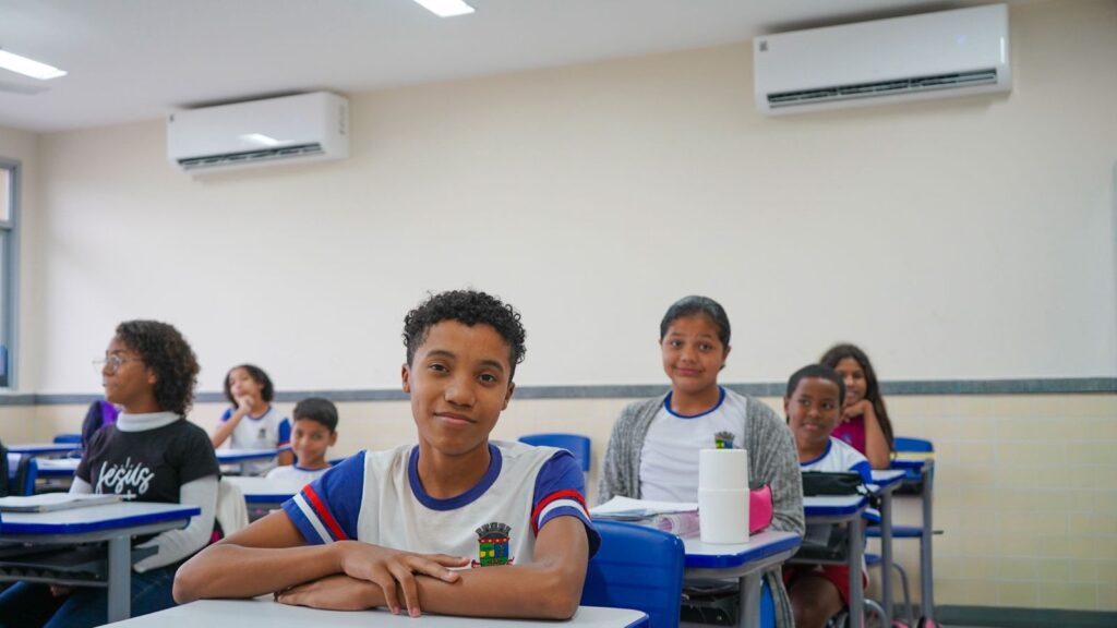 Linhares amplia climatização e já atende 33 escolas municipais; outras 10 passam por adequações