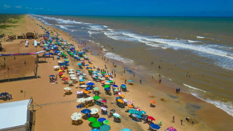 Boletim de balneabilidade aponta condições favoráveis para banho em todas as praias de Linhares