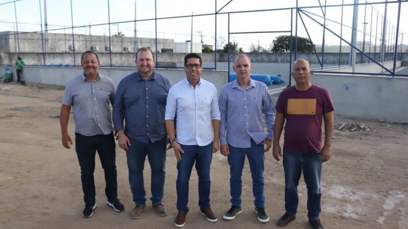Avanços para a comunidade são ressaltados pelo presidente da Ales durante visita às obras do complexo esportivo de Sooretama