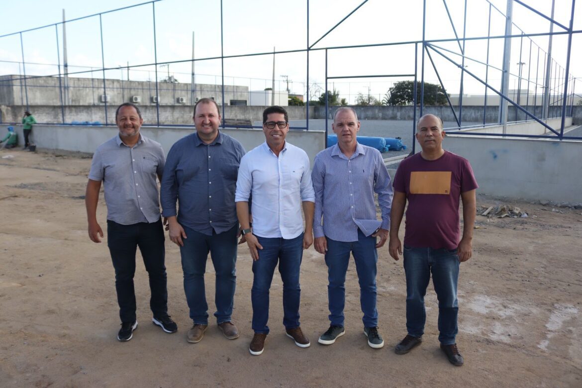 Avanços para a comunidade são ressaltados pelo presidente da Ales durante visita às obras do complexo esportivo de Sooretama