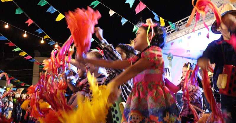Segundo dia do 2º Festival Vianense de Arraias celebra a tradição com quadrilha e espetáculo musical