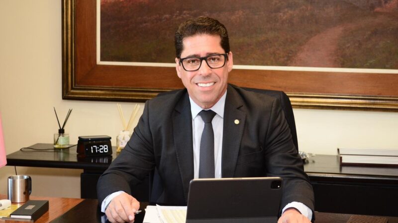 Presidente da Assembleia Legislativa do Espírito Santo busca serviço eficiente ao capixaba com planejamento estratégico