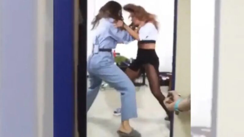 Ivete Sangalo e Anitta em “disputa” nos Bastidores de Programa