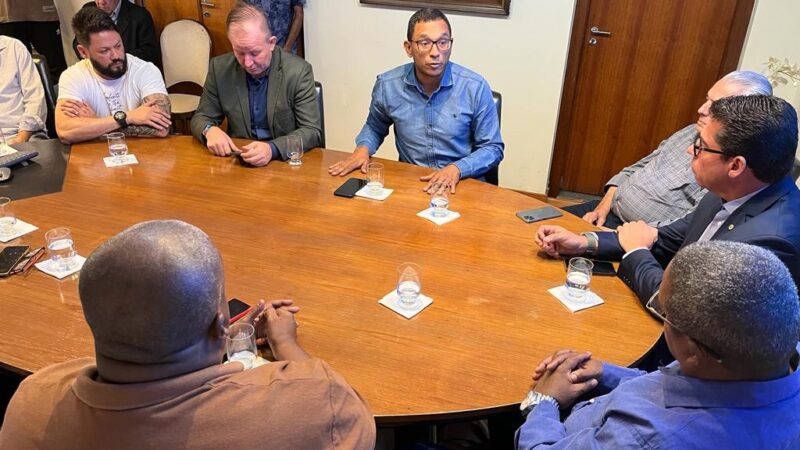 Presidente da Assembleia Estadual realiza debate sobre desafios metropolitanos com vereadores de Cariacica