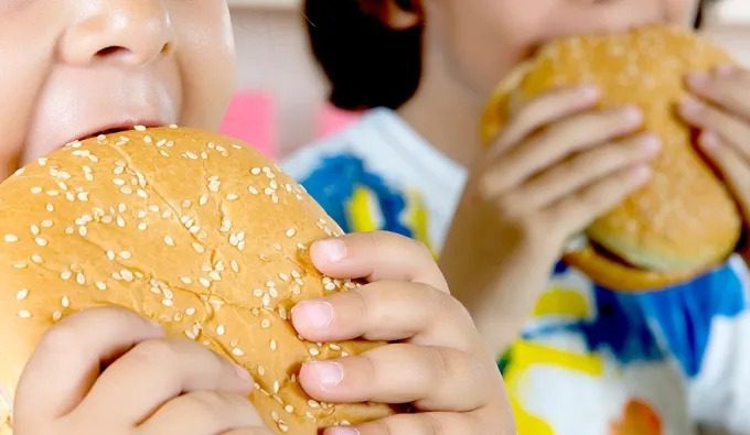 Crescimento Alarmante da Obesidade Infantil e Adolescente no Brasil em Meio à Pandemia