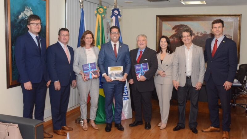 Encontro Diplomático: Presidente da Assembleia Recebe Delegação da República Tcheca