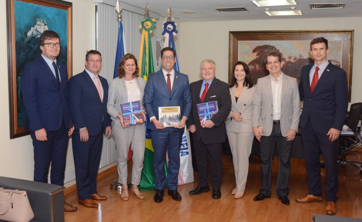 Encontro Diplomático: Presidente da Assembleia Recebe Delegação da República Tcheca