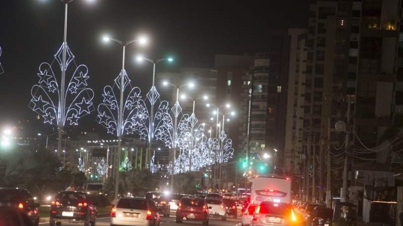 Iluminação Natalina na Praça do Papa: Tradição e Beleza à Espera da Inauguração