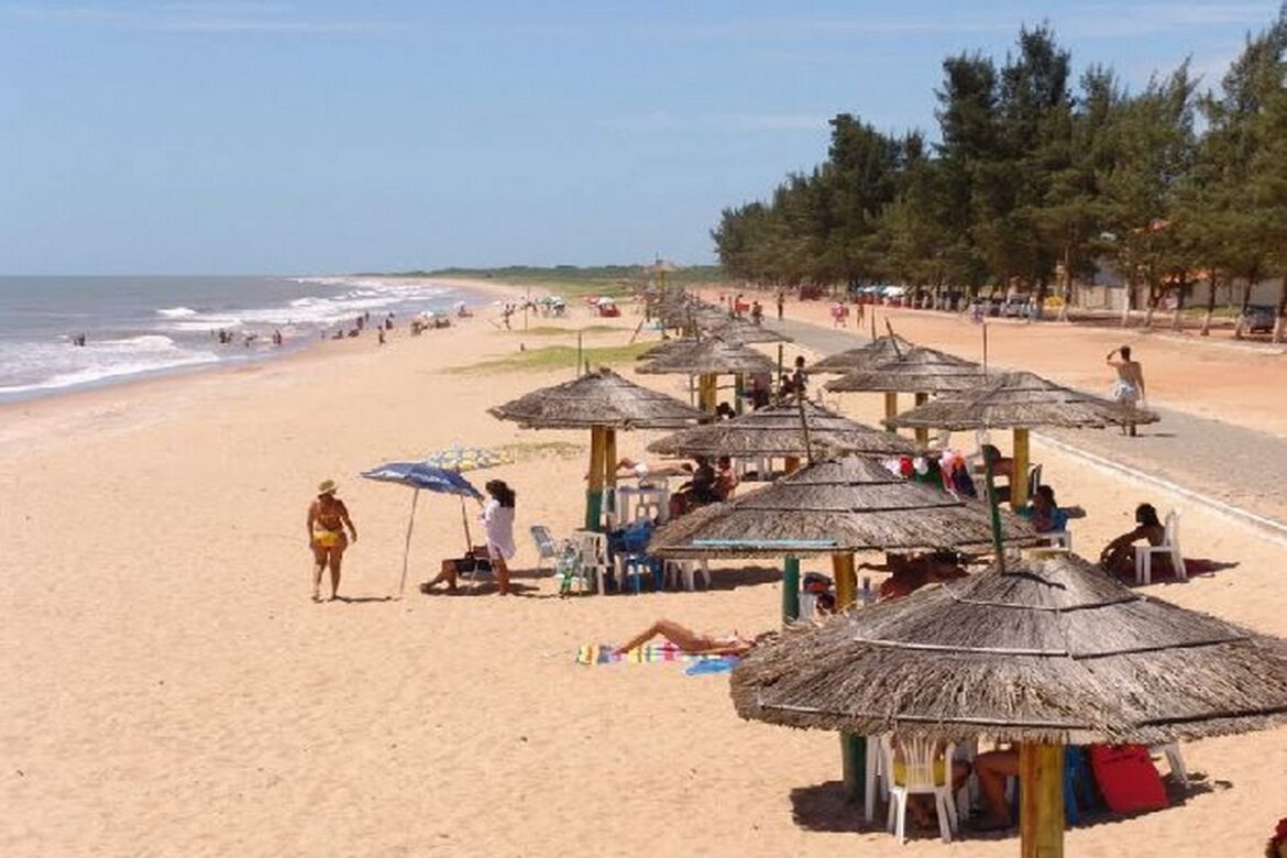 No Pico do Verão, Presidente Kennedy Ainda Aguarda Estudo de Balneabilidade