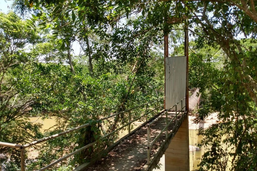 Ilha de preservação ambiental e lazer de Cachoeiro está abandonada