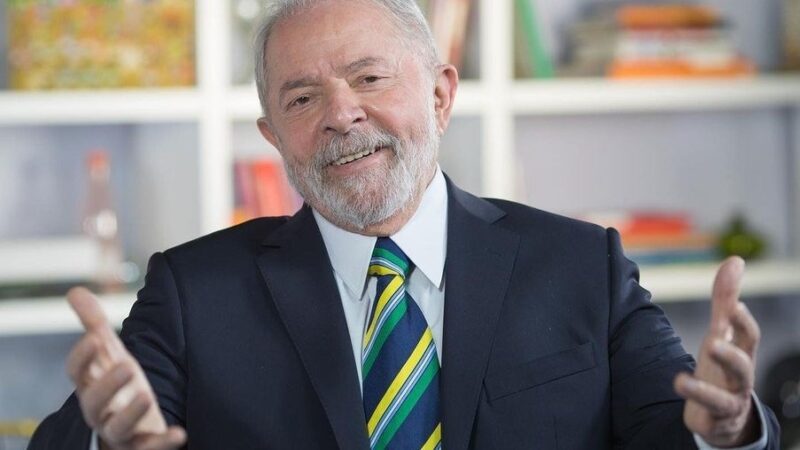 Militantes Pró-Lula se Organizam para Encontrar o Presidente durante Inauguração no Espírito Santo