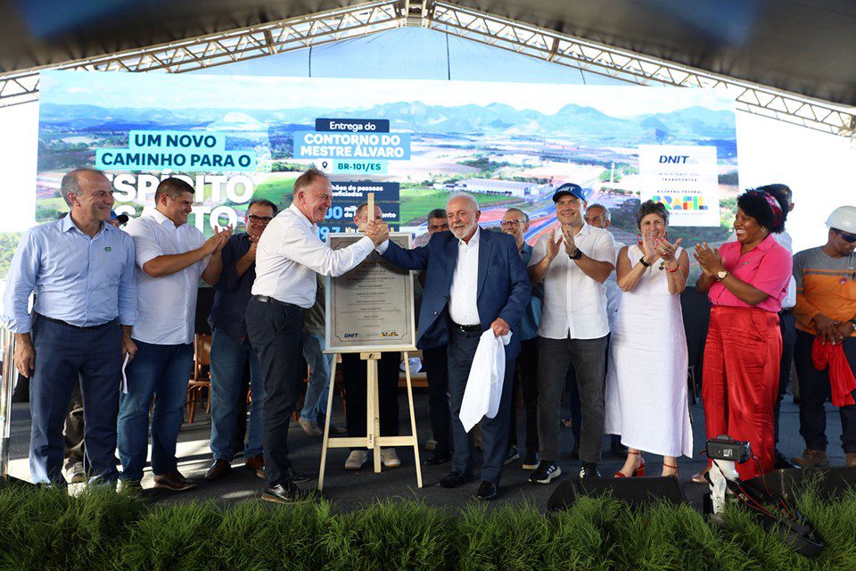 O governador do Estado, Renato Casagrande, participou, na tarde desta sexta-feira (15), da inauguração das obras de implantação do Contorno do Mestre Álvaro, no município da Serra