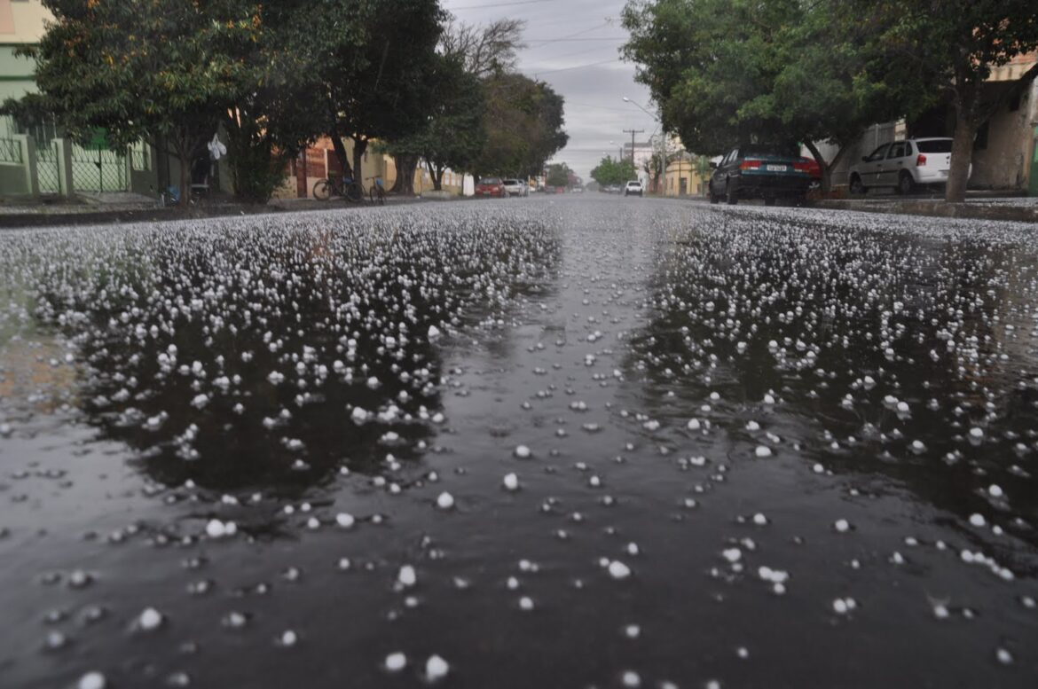 Chuva forte com relâmpagos e trovoadas: instituto emite alertas para o ES