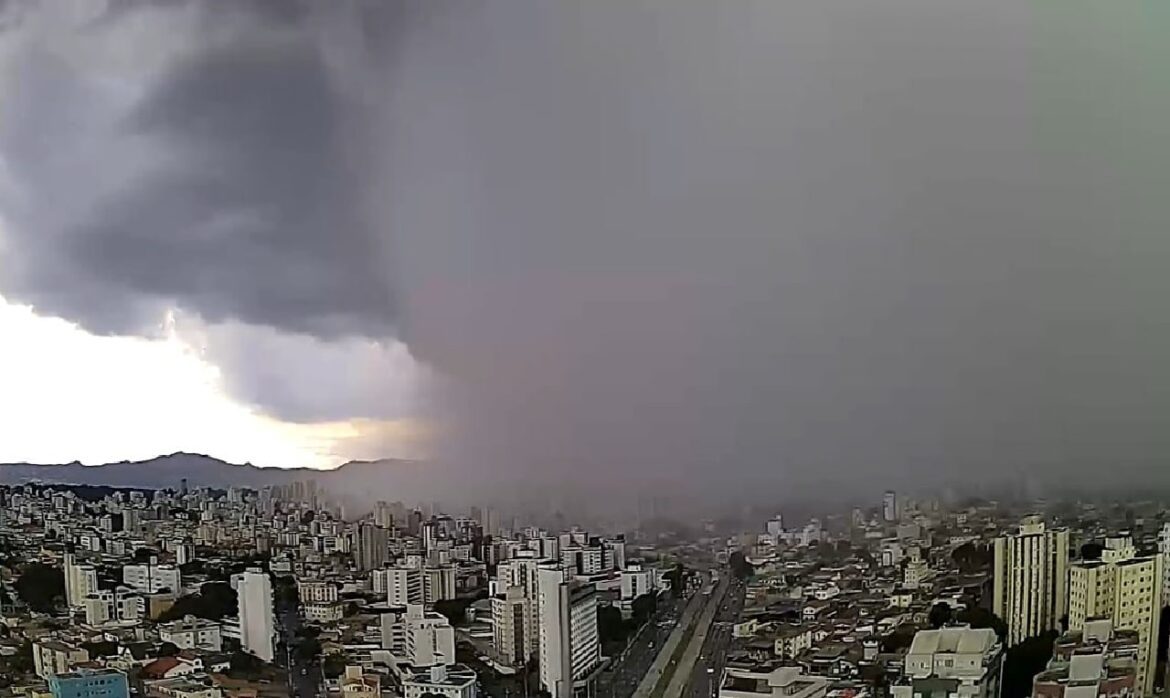 Primeira semana de 2024 vai ser de muita chuva no ES, diz Climatempo