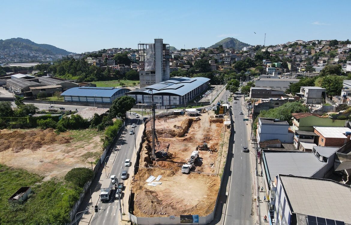 Prefeito de Cariacica, Euclério Sampaio, visita obra que marcará o desenvolvimento econômico da cidade